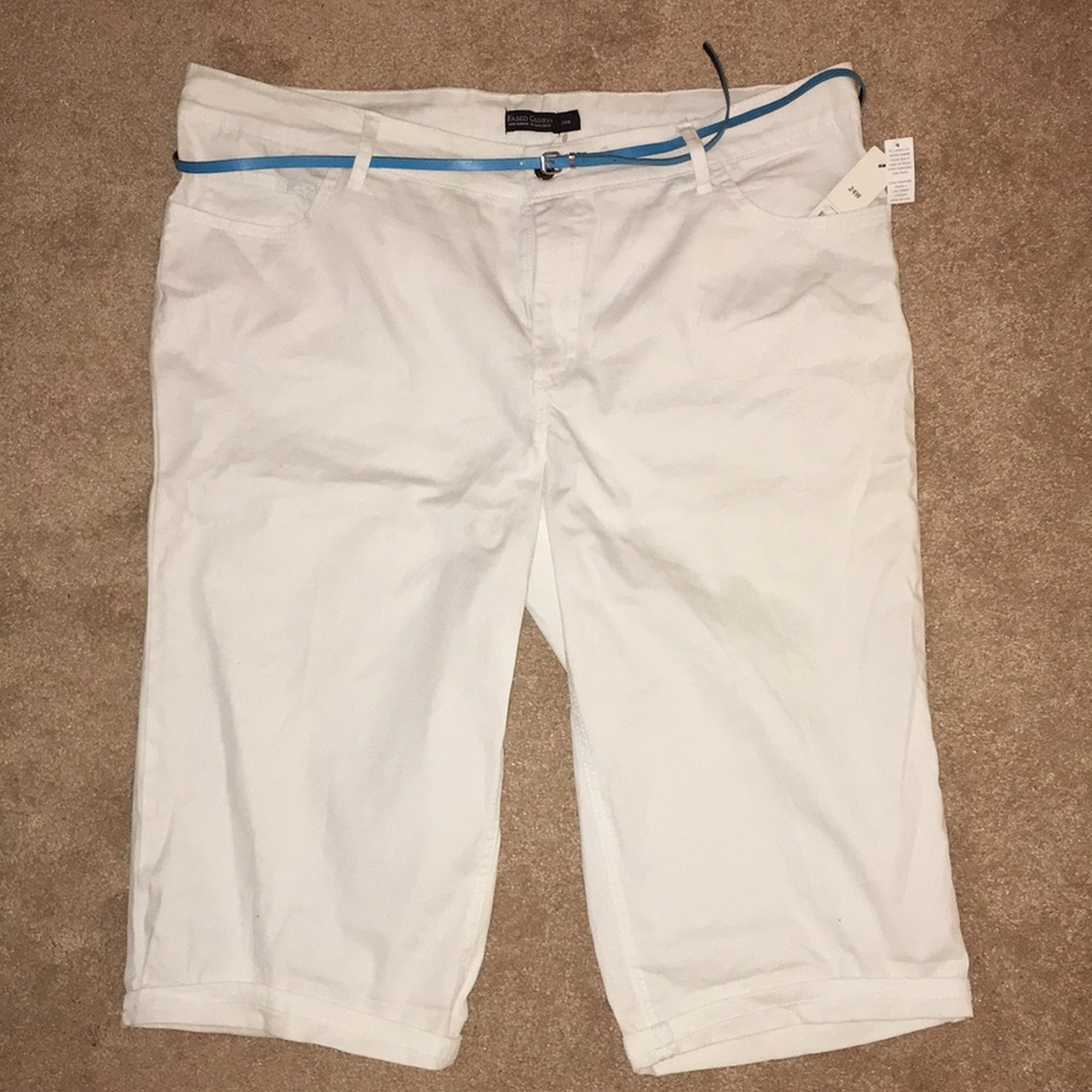 Faded Glory - White Twill Capri w/belt!